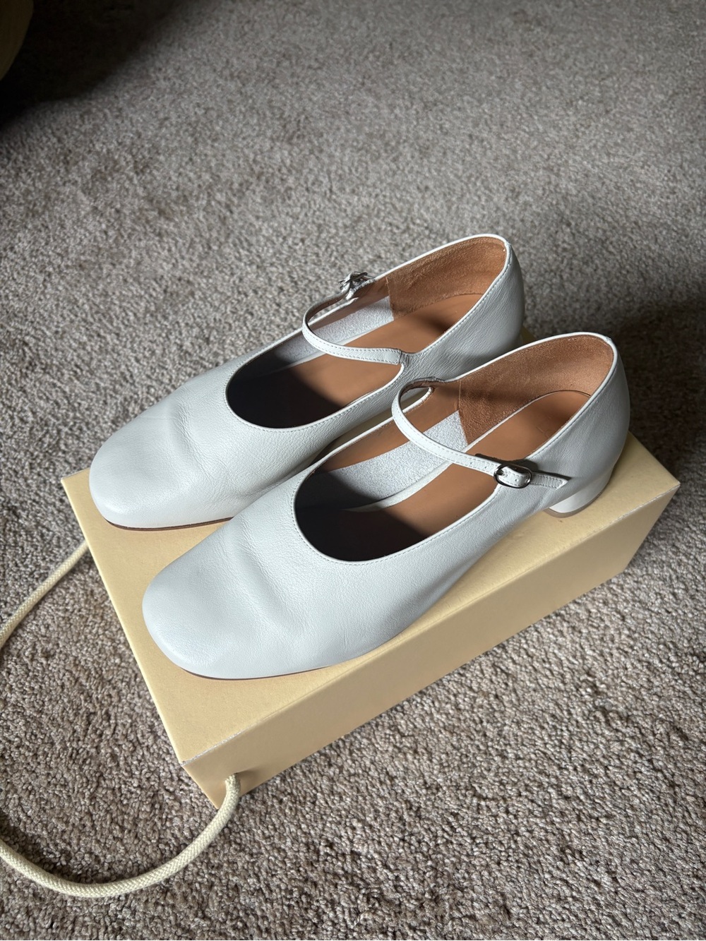 LOQ Cream Leather Mary Jane Block Heel - Picture 5 of 6